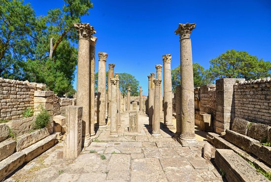 Murs en pierre seche a Kesra, architecture berbere traditionnelle