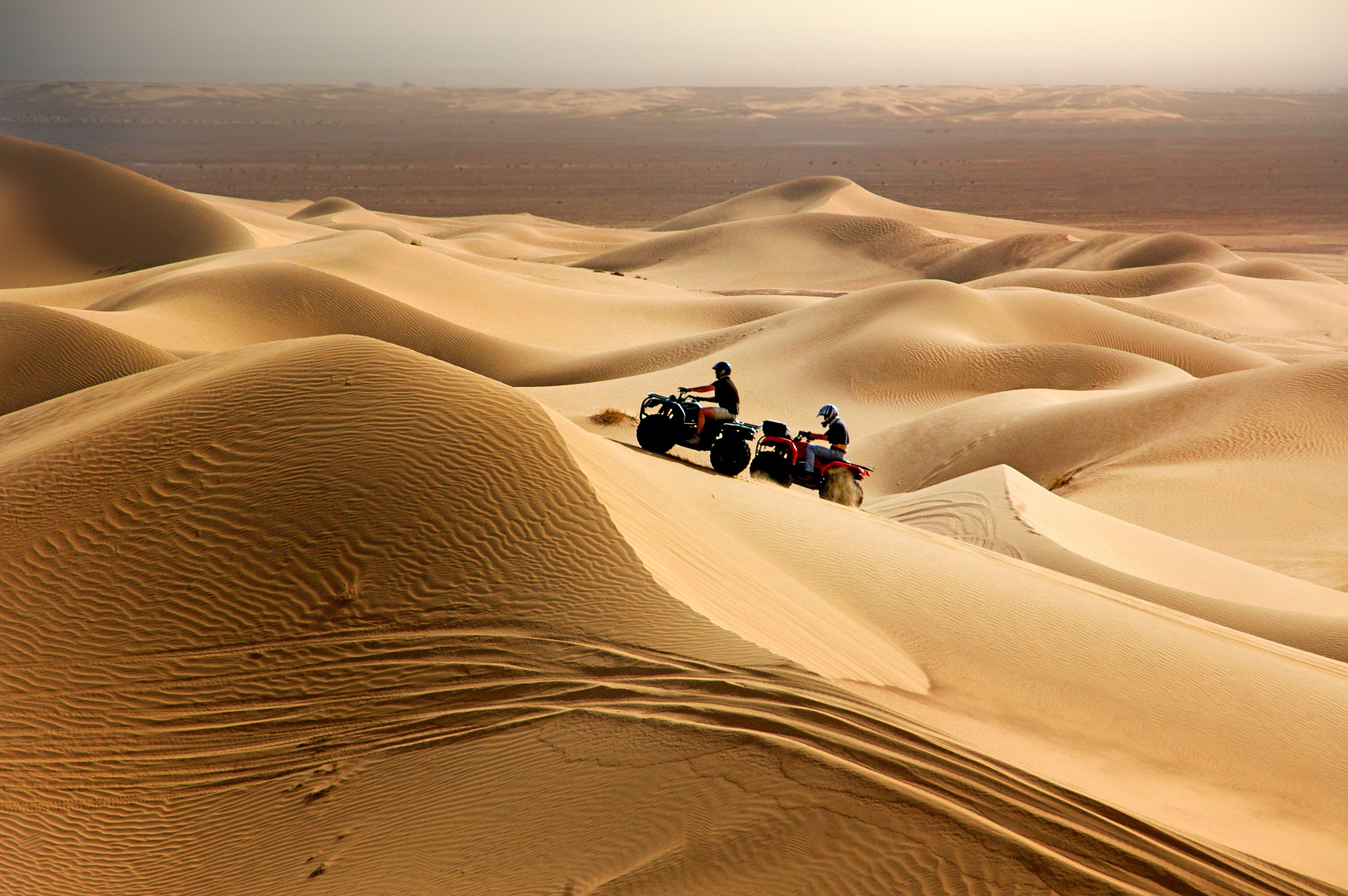 Quad dans les dunes du Sahara